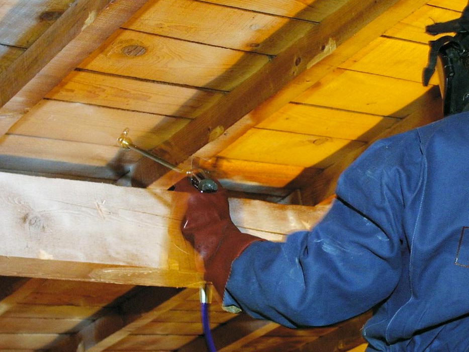 TRAITEMENT DE CHARPENTE  - MS TOITURE 33 - couvreur en Gironde : Intervention préventive et curative pour tous vos traitements de bois contre les champignons et les insectes